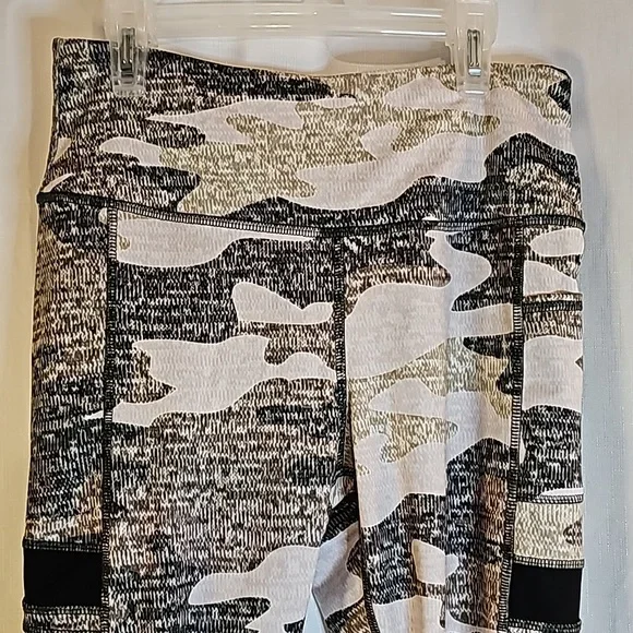 3/$20 X By Gottex M Camo Leggings - Picture 2 of 7